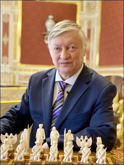 Quel est le meilleur classement Elo, atteint par le joueur russe, Anatoli Karpov dans sa carrière ?