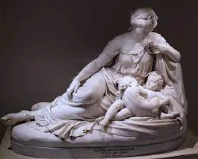 C'est l'une des amantes de Zeus. Fille de Céos et Phébé, soeur d'Astéria, elle est la mère d'Artémis et d'Apollon :