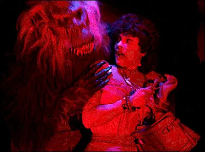 Dans quel film cinq histoires dhorreur sont inspirées par un magazine de bandes dessinées, mettant en scène des zombies, des météorites, des monstres, des cafards et des vengeances macabres ?