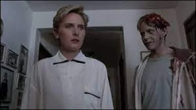 Dans quel film Louis Creed est-il un médecin qui déménage avec sa famille dans une maison près dun cimetière pour animaux, où il découvre un pouvoir de résurrection macabre ?