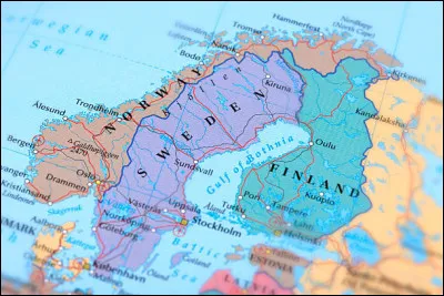 Quelle est la superficie approximative de la Finlande ?