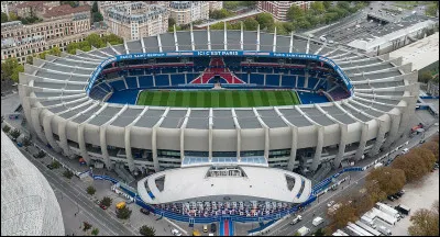 Lors de quelle décennie le Parc des Princes a-t-il été inauguré ?