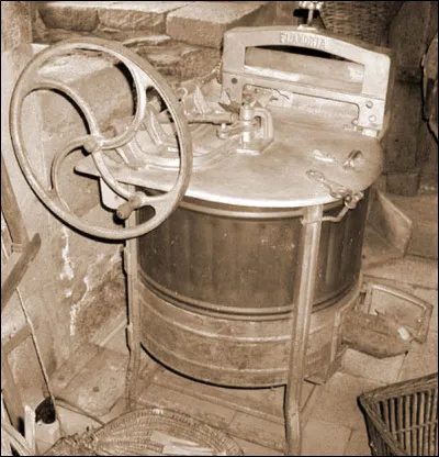 Lors de quelle décennie la machine à laver a-t-elle été inventée ?