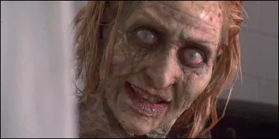 La femme morte dans la salle de bain s'appelle Lorraine Massey.