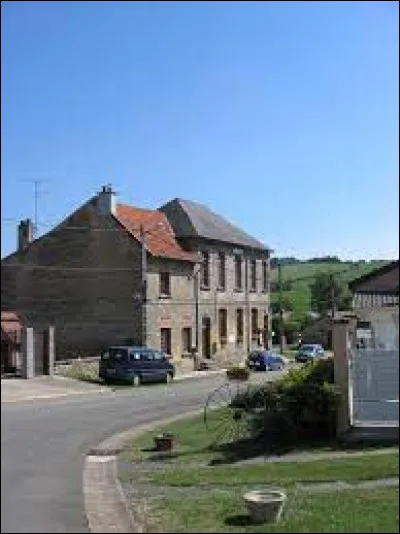 Village de l'arrondissement de Sedan, sur la rive gauche de la Meuse, Létanne se situe dans le département ...