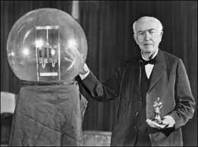 Quelle est l'invention de Thomas Edison qui a permis le développement du cinéma ?