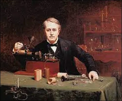 Quel est le surnom souvent attribué à Thomas Edison en raison de ses nombreuses inventions ?