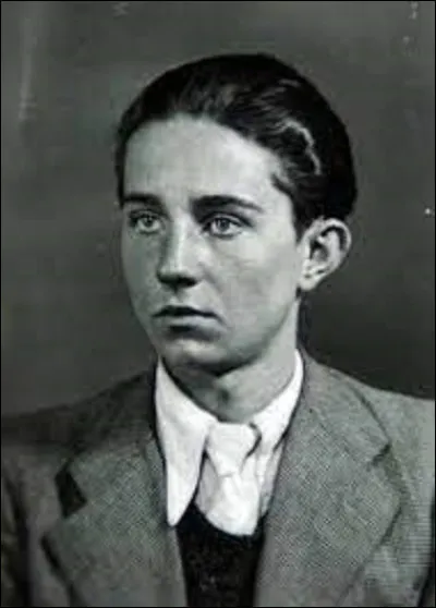Né le 26 avril 1924 à Paris et mort fusillé le 22 octobre 1941 au camp de Châteaubriant avec quarante-sept autres personnes en représailles de la mort du lieutenant-colonel Karl Hotz abattu par des militants communistes à Nantes, Guy Môquet était le plus jeune d'entre eux et aussi militant communiste. Dans quel département se situe ce camp où il trouva la mort prématurément (ne les oublions pas).