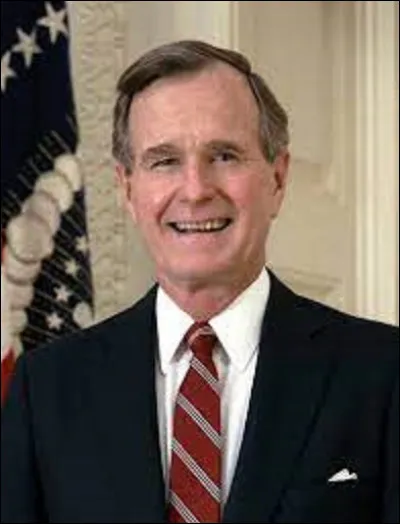 Né le 12 juin à Milton (Massachussetts) et mort à Houston (Texas) le 30 novembre 2018, George H.W.Bush fut vice-président des États-Unis de 1981 à 1989, et président de ce même pays de 1989 à 1993. 
Durant ce mandat quel fut chronologiquement son rang parmi les présidents des États-Unis ?