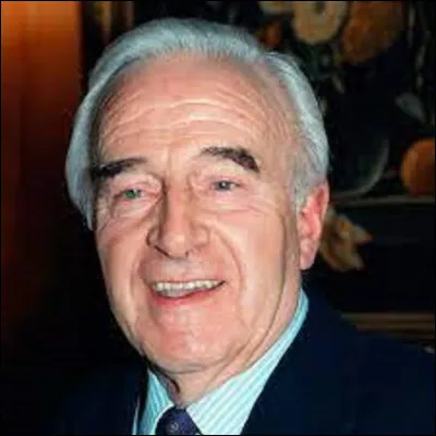 Claude Sautet est un réalisateur et scénariste né à Montrouge (Hauts-de-Seine) le 23 février et mort à Paris le 22 juillet 2000. Durant sa carrière il fut plusieurs fois nominé aux César, et remporta deux statuettes du meilleur réalisateur, la première en 1993 pour ''Un cur en hiver'', et la seconde en 1996, pour quel film ?