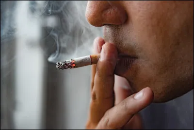 J'étais un fumeur invétéré et je brulais les billets par les deux bouts. Quel était mon prénom ?