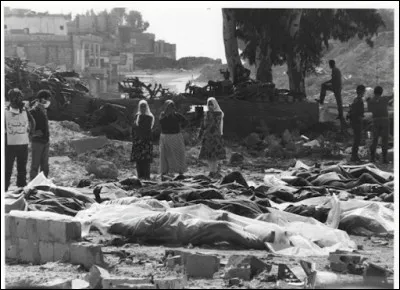 Ce 16 septembre, le massacre des camps de réfugiés palestiniens de Sabra et Chatila, à Beyrouth, par les milices chrétiennes des phalangistes libanais, lors de l'intervention israélienne au Liban, fait des centaines de morts : c'était en ...