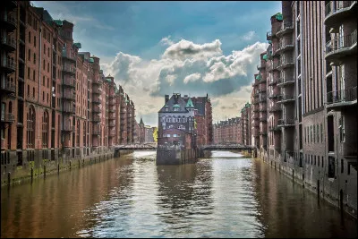 Le nom de cette ville est...