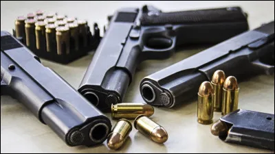 Il y a un combat au corps à corps, sans pouvoir, quelle arme choisis-tu ?