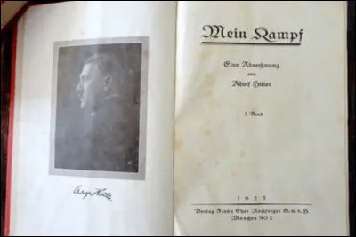 Ce 18 juillet, para&icirc;t le premier volume de "Mein Kampf" ("Mon combat" en fran&ccedil;ais), livre r&eacute;dig&eacute; par Adolf Hitler : c'&eacute;tait en ...