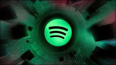 Quel logo se trouve dans un rond vert et comporte des traits noirs courb&eacute;s ?