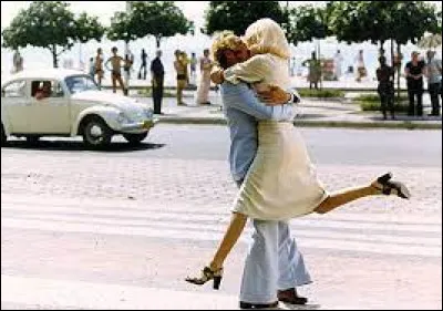 "Le Retour du Grand Blond", sorti en décembre 1974, avec Pierre Richard et Mireille Darc, est un film réalisé par ...