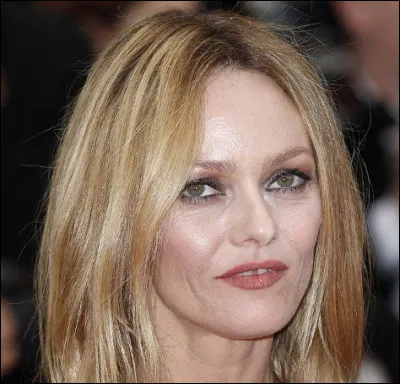 Quel est le prénom de cette chanteuse et actrice française dont le nom en verlan est Disrapa ?