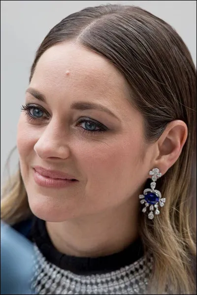 Quel est le prénom de cette actrice française dont le nom en verlan est LLardtico ?