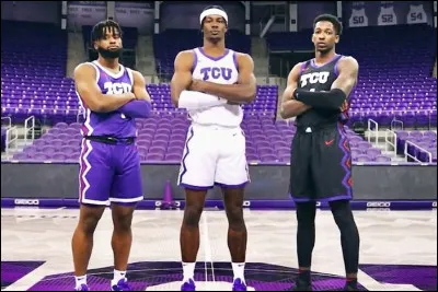 Comment s'appellent les postes ?