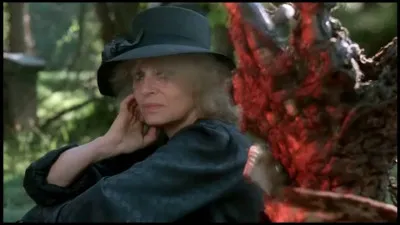 Dans le segment 1 La Fête des pères, quel membre de la famille revient dentre les morts pour se venger de ses proches qui lont tué ?