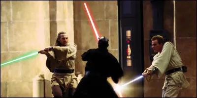 03. Obi-Wan Kenobi et Qui-Gon Jinn vs Dark Maul.

Dans l'épisode I, Maul affronte deux Jedis sur Naboo. Comment Obi-Wan se débarrasse-t-il de Maul ?