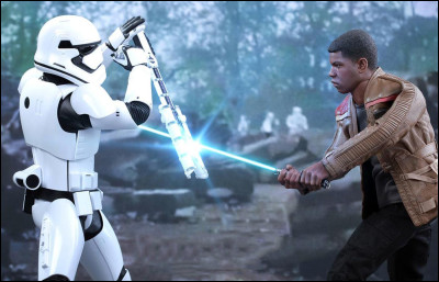 20. Finn vs FN-2199.

Dans l'épisode VII, Finn affronte un stormtrooper sur Takodana. Quelle est l'arme que manie ce stormtrooper durant le combat ?