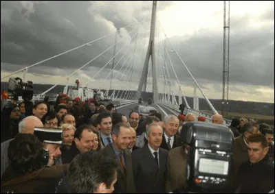 Ce 20 janvier, a lieu l'inauguration du pont de Normandie, qui franchit l'estuaire de la Seine, entre Le Havre et la rive gauche : c'&eacute;tait en ...