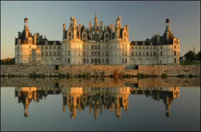 Quel pays francophone est célèbre pour ses châteaux de la Loire ?