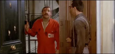 Qui Josette tue-t-elle accidentellement en tirant à travers la porte ?