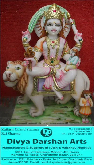 Dans les grottes dEllora, en Inde, quelle déesse est dessinée sur un manguier ?