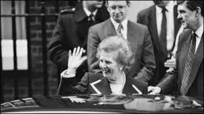 Ce 21 novembre, mise en difficulté au sein du parti Conservateur, Margaret Thatcher démissionne de son poste de première ministre : c'était en ...
