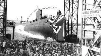 Ce 21 janvier, a lieu le lancement, pour l'US Navy, du "Nautilus", premier sous-marin à propulsion nucléaire : c'était en ...