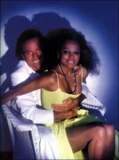 Avec quelle chanteuse Julio Iglesias chante-t-il "All of You" en 1984 ?