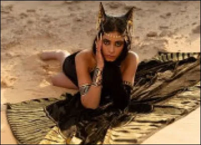 De quel Dieu la déesse Anupet est-elle la parèdre ?