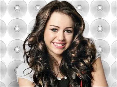 Comment s'appelle le livre de MILEY CYRUS ou elle raconte son parcours ?