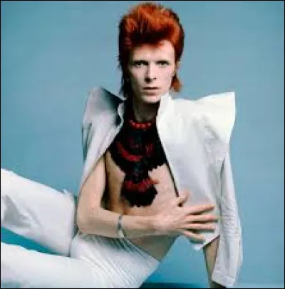 David Bowie, célèbre chanteur au look androgyne et aux nombreux tubes est-il encore en vie ? (février 2024)