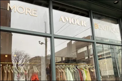 Tu as un rendez-vous mais tu vois une boutique que tu aimes. Que fais-tu ?