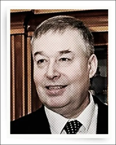 Après avoir été proche des milieux nationalistes, il a déclaré plus tard que "la base de mon approche est [... ?...] avec les nationalistes et [... ?...]" [Complétez sa déclaration !]