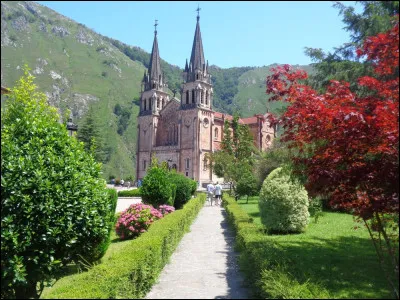 Quelle guerre sert de toile de fond au roman d'André Malraux intitulé "l'Espoir" ?