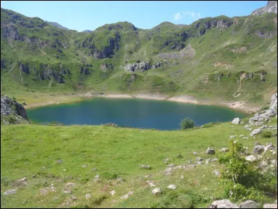 Quel nom spécifique porte le Tour de France cycliste réservé à la catégorie des espoirs, c'est-à-dire aux coureurs de moins de 23 ans ?