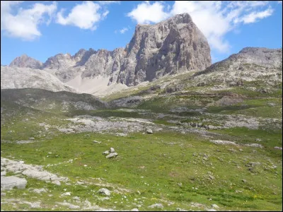 Spes était la déesse romaine de l'espoir et le nom commun "spes" signifie d'ailleurs "espoir" en latin. Grammaticalement, à quelle déclinaison ce mot appartient-il ?
