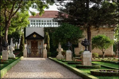 Bahaïsme : qui est le fondateur de la foi bahá'íe, prônant l'unité de l'humanité et de toutes les religions ?