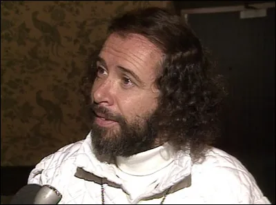 Qui est le fondateur du mouvement raélien ?