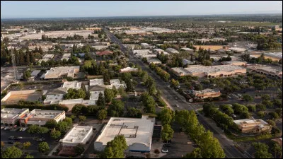 Cette ville de 70 000 habitants est situ&eacute;e en Californie au nord de Sacramento :