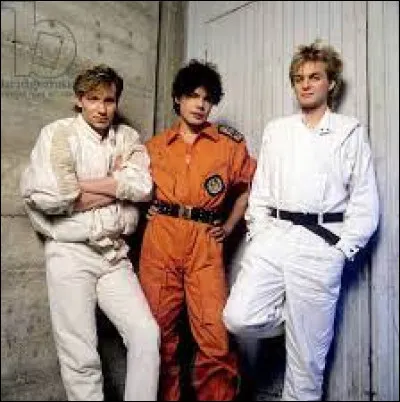 Que donne la traduction française du titre "Forever Young", un slow du groupe Alphaville ?