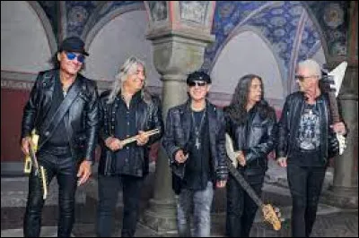 Quel groupe a interprété "Still Loving You" en 1984 ?