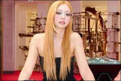 Et enfin, comment sont ses cheveux au naturel ?