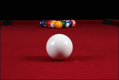 Toujours au billard américain, comment est désignée la boule blanche ?