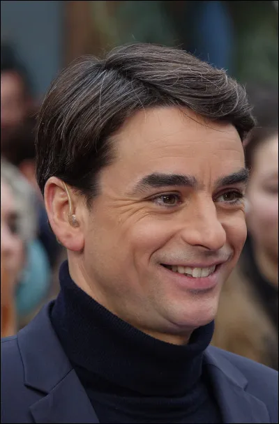 Il nous présente le journal télévisé de 13h sur France 2. Cherchez son prénom...